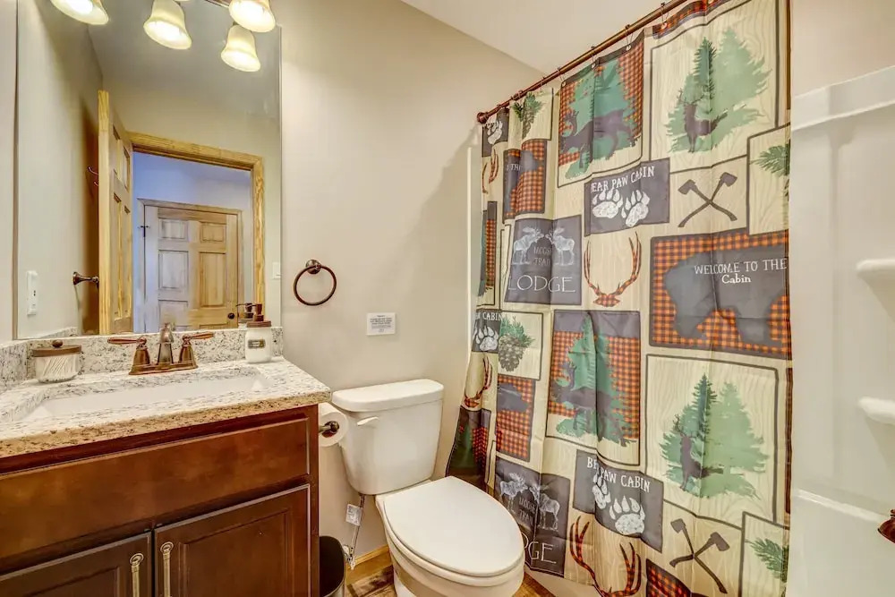 Over the Top Lodge by Avantstay Hot Tub, Shared Pool, Beach/lake Access