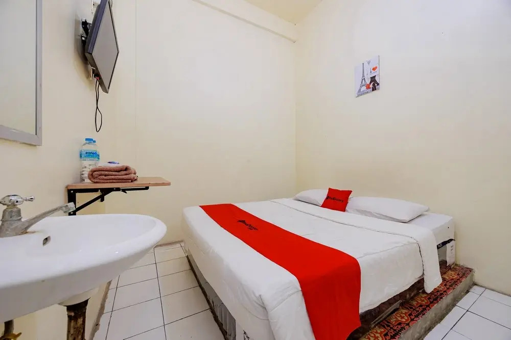 RedDoorz near Soekarno Hatta Airport 3