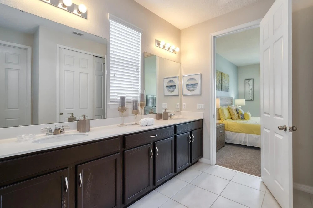 Jodie's Luxury Solara Home 6 Bedroom Home by Redawning