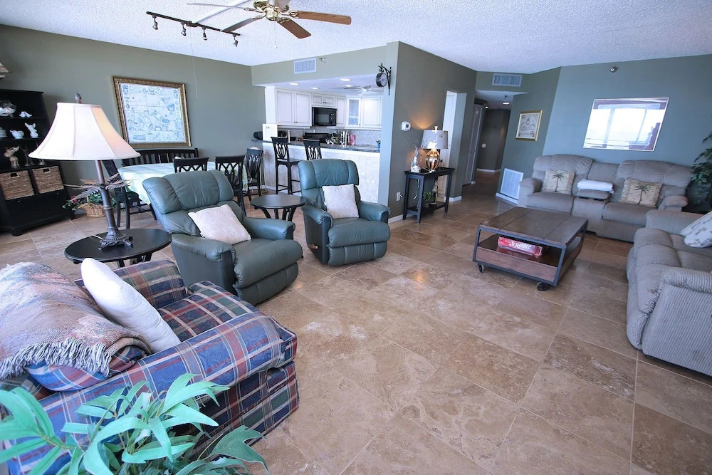 Pier House 402