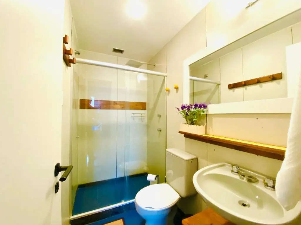 Leblon Flat 2 quartos varanda vista mar, piscina, sauna, e garagem WIFI 500M