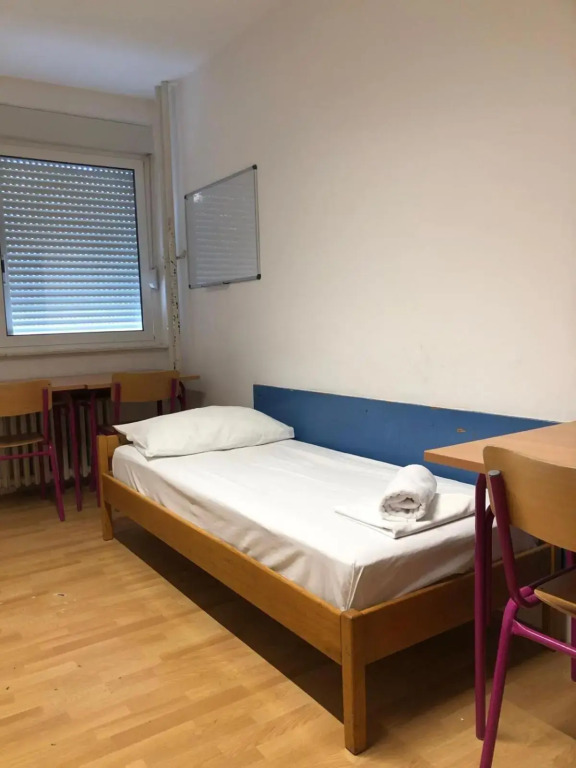 Split Summer Budget Rooms