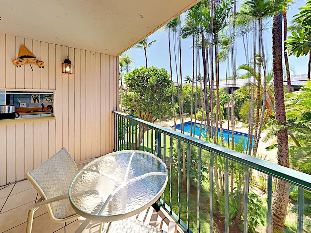 Sunny 1br W/ Pool & Balcony - Walk 5 Minutes To Beach 1 Bedroom Condo