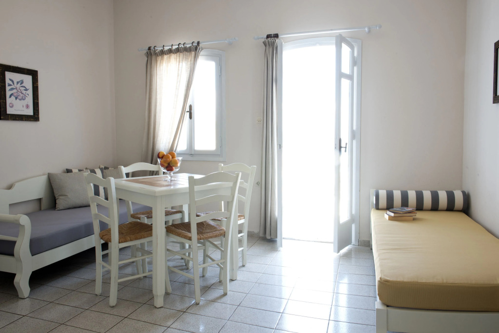 Adrakos Apartments