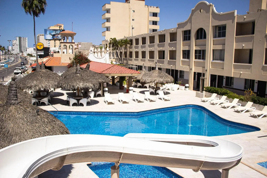 Hotel Sands Arenas