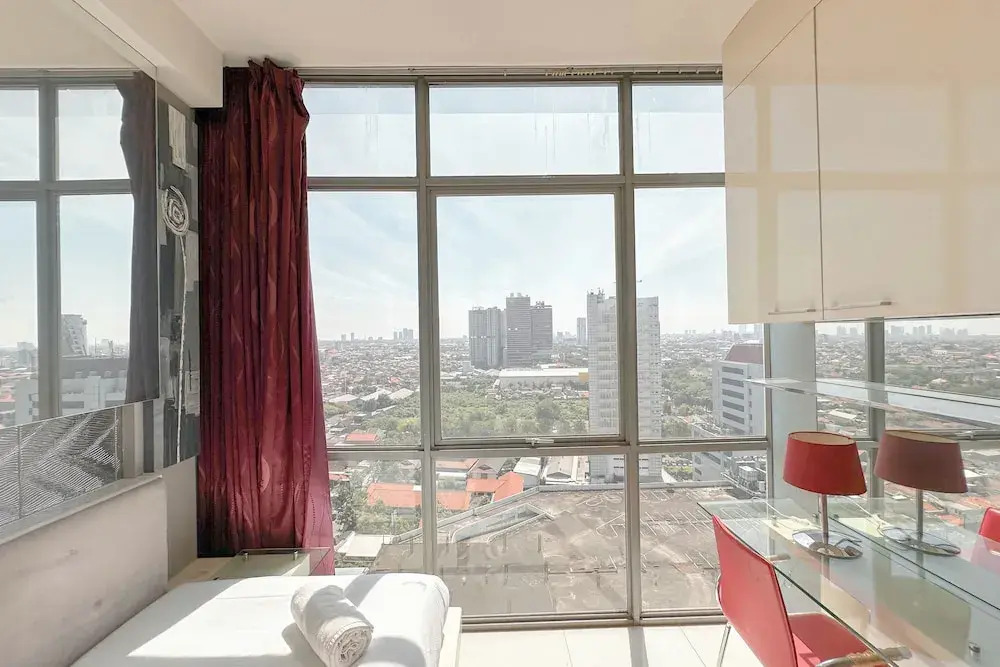 Spacious And Comfortable Living 3Br Apartment At Aryaduta Residence