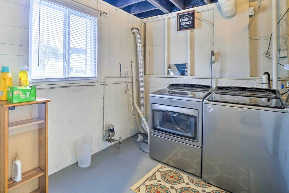 Charming Columbus Home ~ 7 Mi to Ohio State!