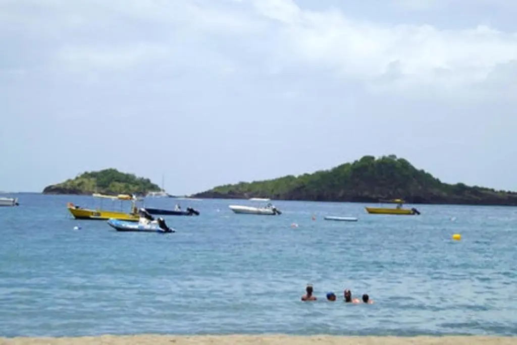 Studio in Marigot, With Wonderful sea View, Enclosed Garden and Wifi