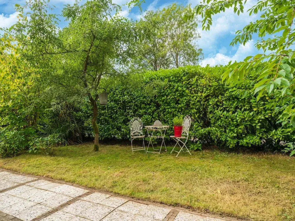 Holiday Home in Reutum with Pond and Trails