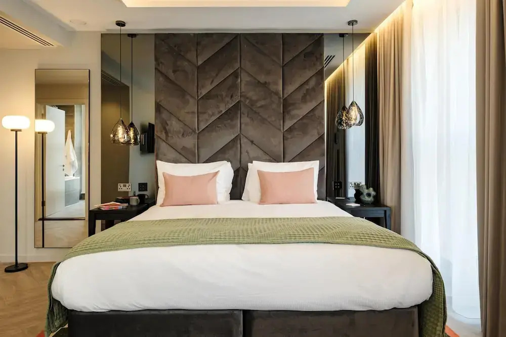 The Wellington Glasgow by Adina