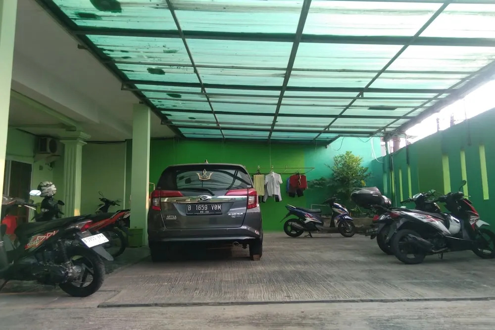 OYO Life Kost ijo Tembok Tinggi