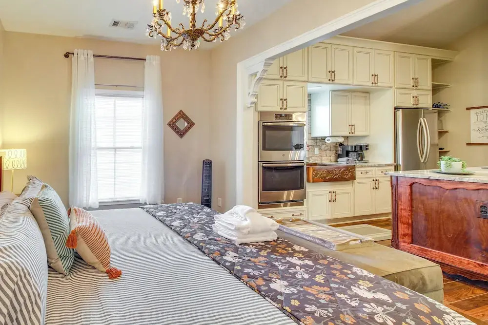 Cozy Savannah Vacation Rental w/ Fenced Courtyard!