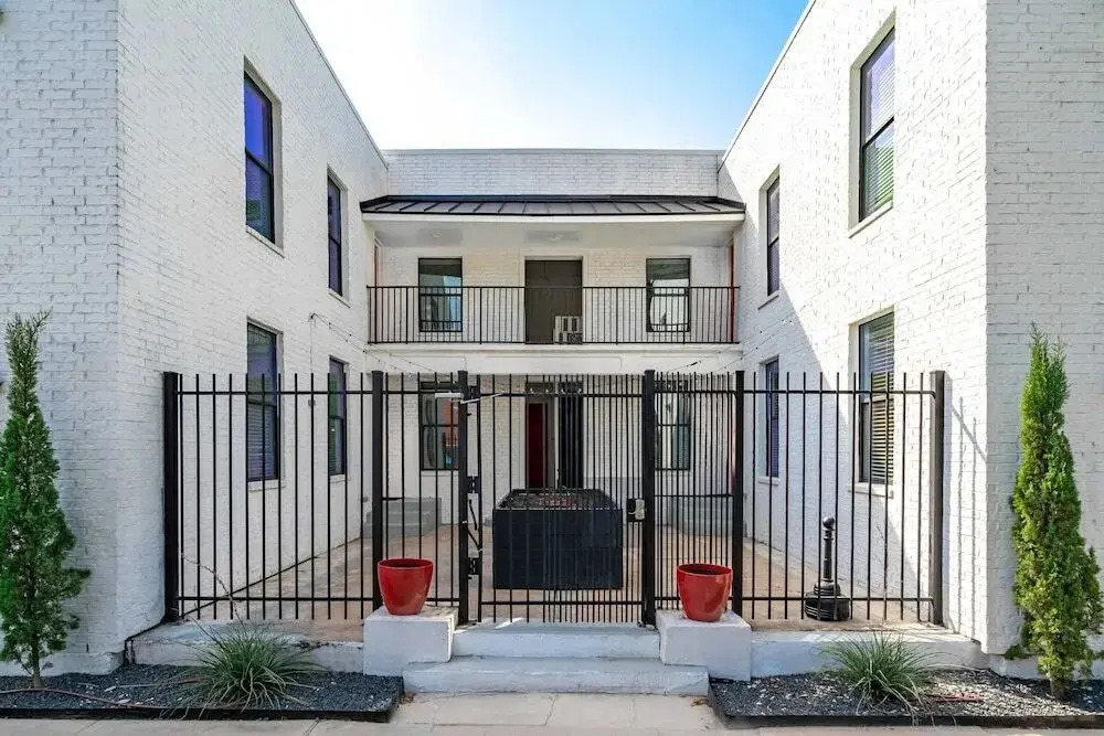 Lovely Montrose Suites by Sonder
