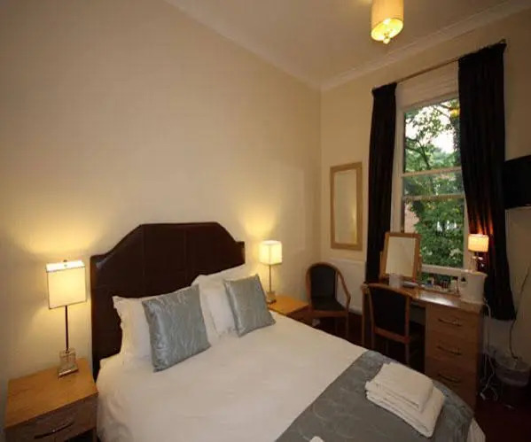 Cliff Lawn Hotel