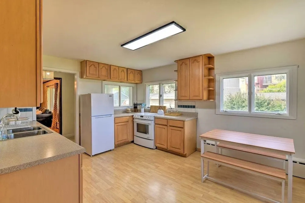 Parkstrip Place, Pet Friendly Downtown Home by RedAwning