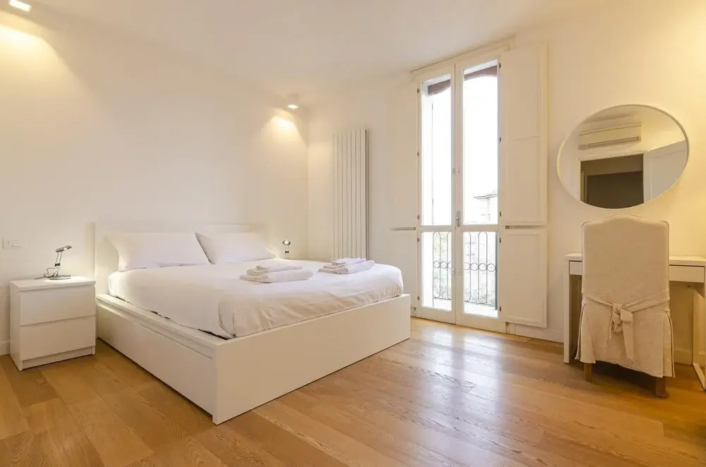 Brand new Suite With Balcony Via Albertoni