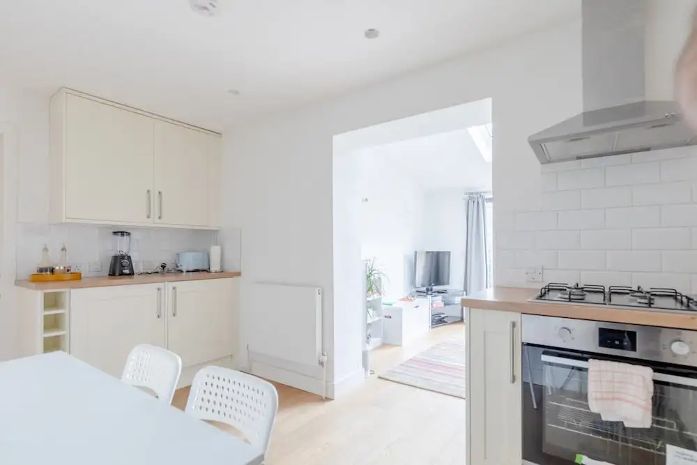 Homely 2BD Flat W/private Patio Near Maida Vale!
