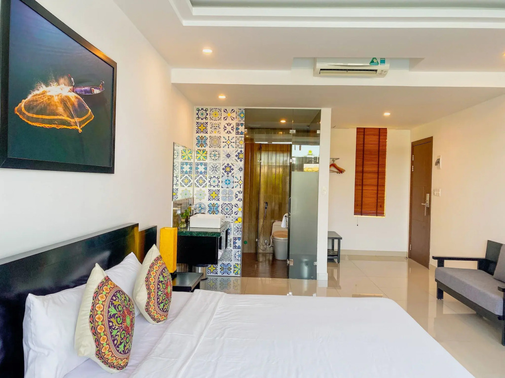 Riverside White House Boutique Hotel