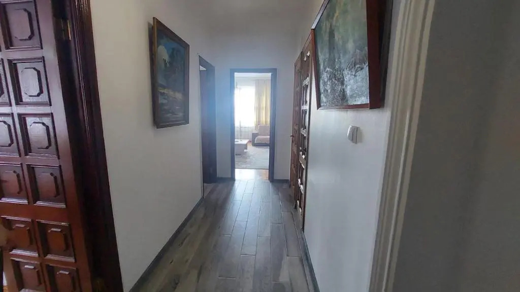 On Khimshiashvili Apartment