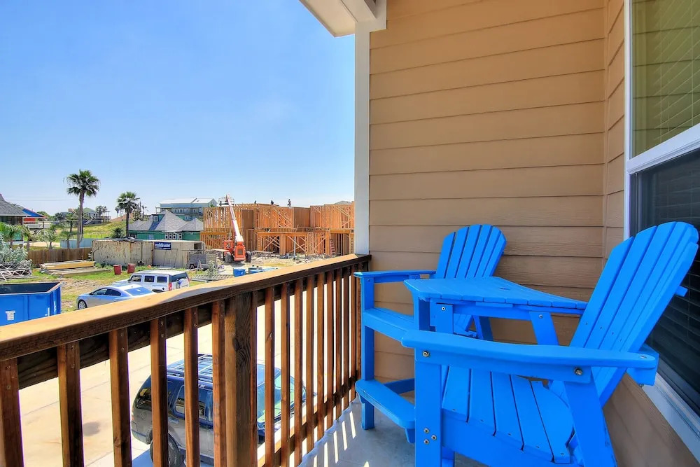 Beachside #205 3 Bedrooms 2.5 Bathrooms Condo