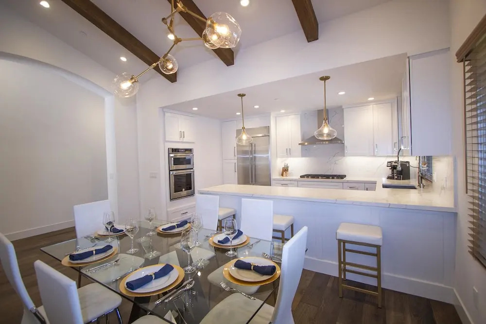 Beautifully Remodled 3/3 Walk To Shops, Restaurants, Close To World Class Golf