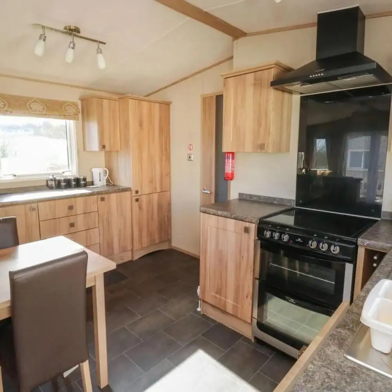 Caravansleeps6-freeparking-quietretreat-nature