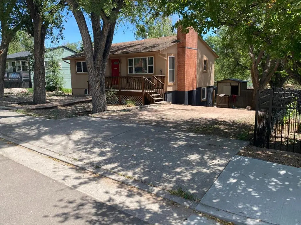 North of Sodermann Park Centrally Located 2/1 Upstairs of House