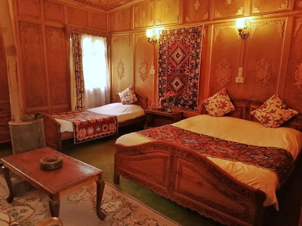 New kolohai Group of Houseboats