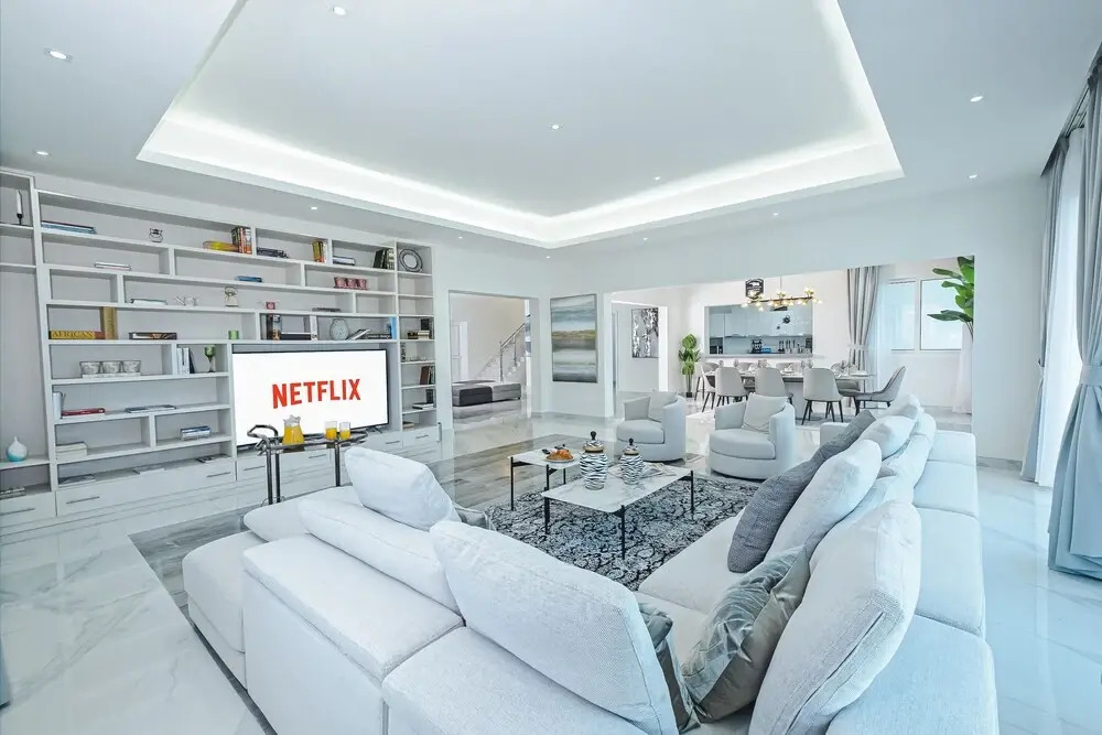 LUX White Modern Villa