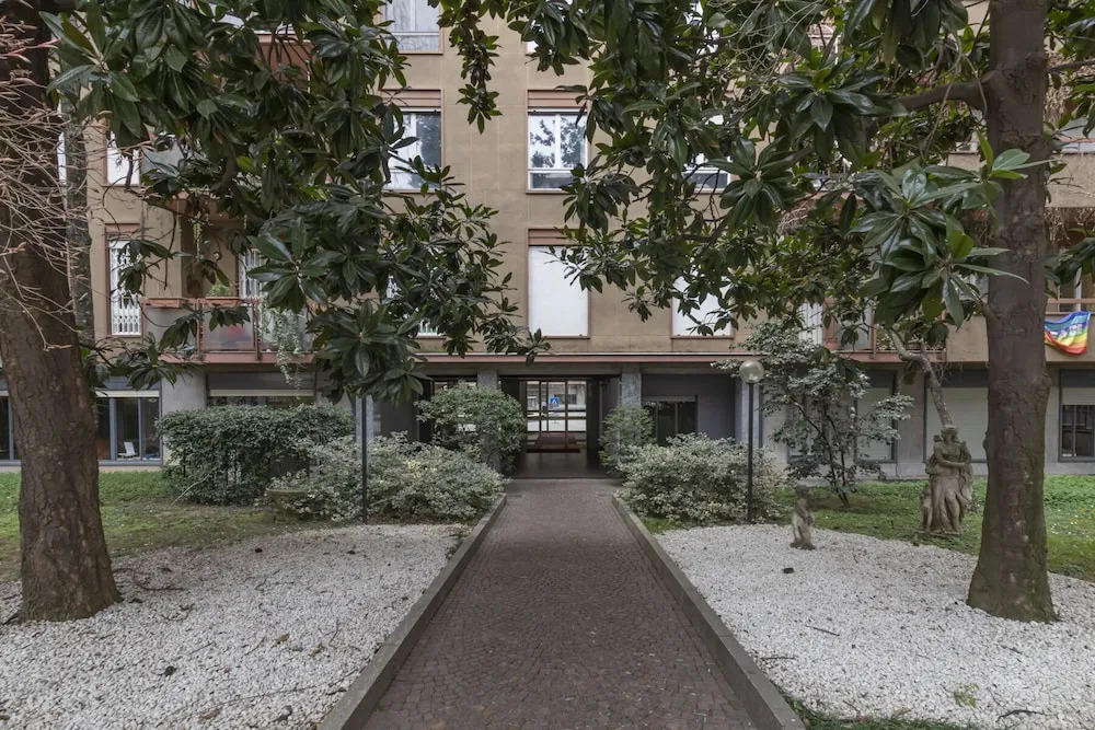 JOIVY Modern 2bed flat with balcony, 250m from M5 Foppa and M2 Sant'Agostino