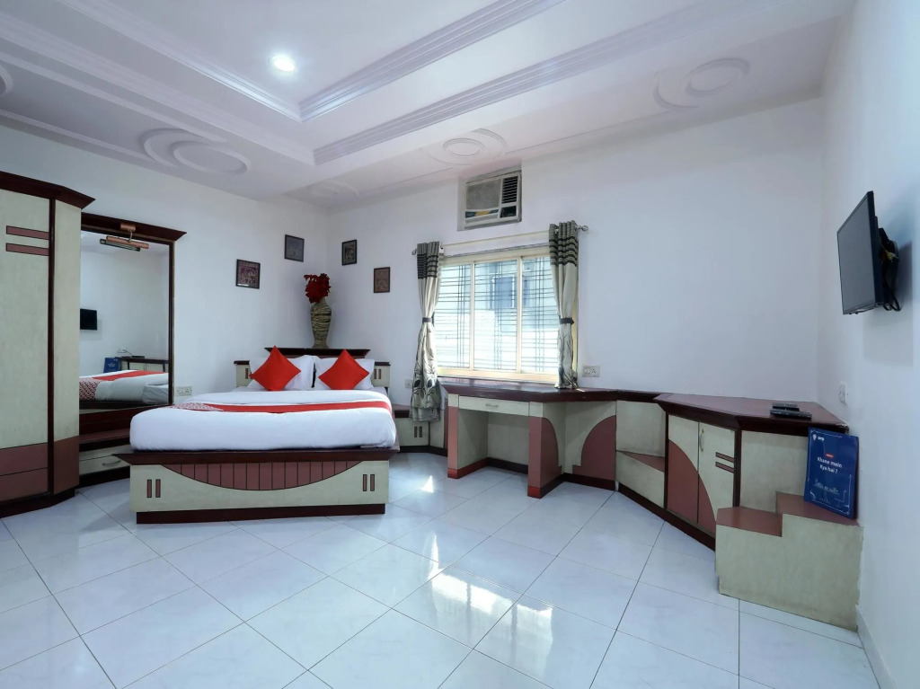 OYO Flagship 12049 Hotel Ravi Kiran Executive