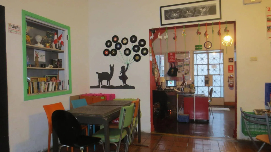 Red Llama Eco-Hostel