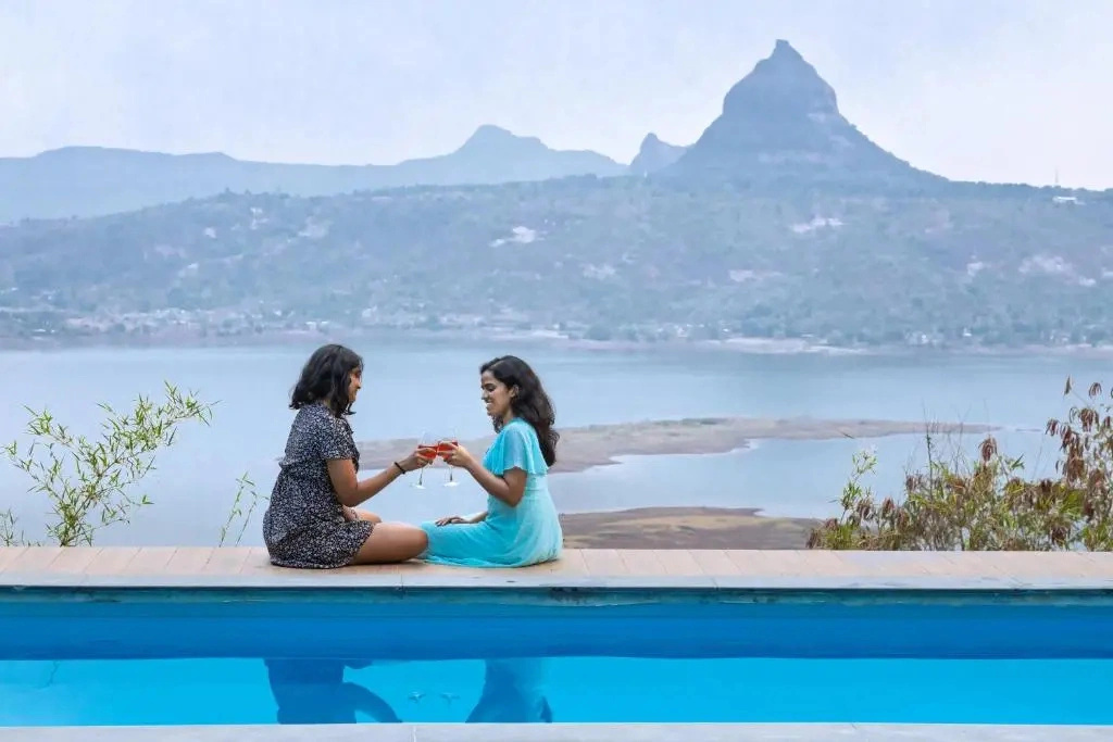 SaffronStays Blue Infinitum Lakeview, Pawna