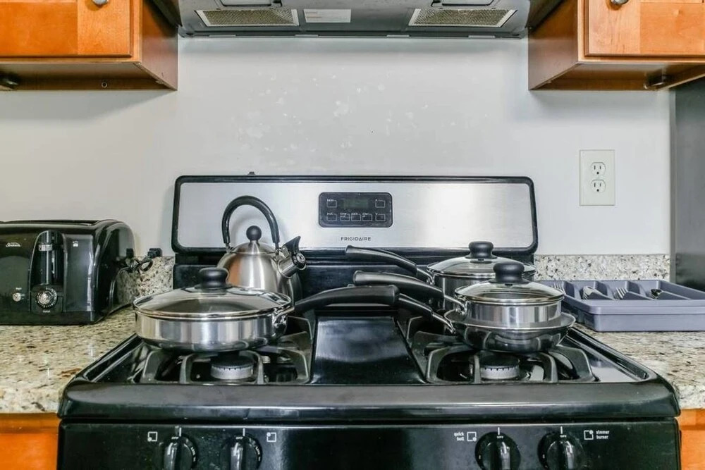 Cozy 3 Bed/1ba Apt in Heart of North End