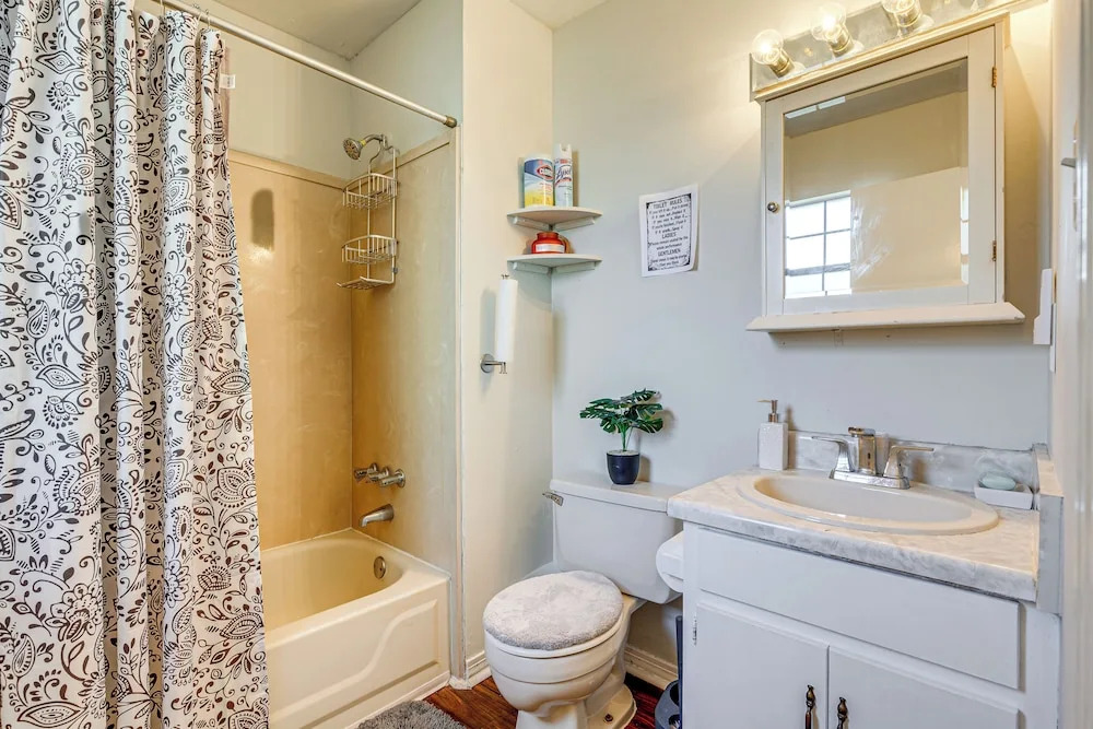 Charming Satsuma Home ~ 14 Mi to Mobile!
