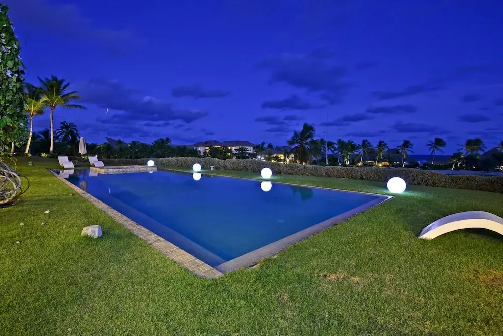 Ocean View 5-bedroom Fully Staffed Tropical Villa