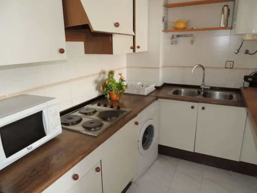 Apartment Near Roses Beach With Pool
