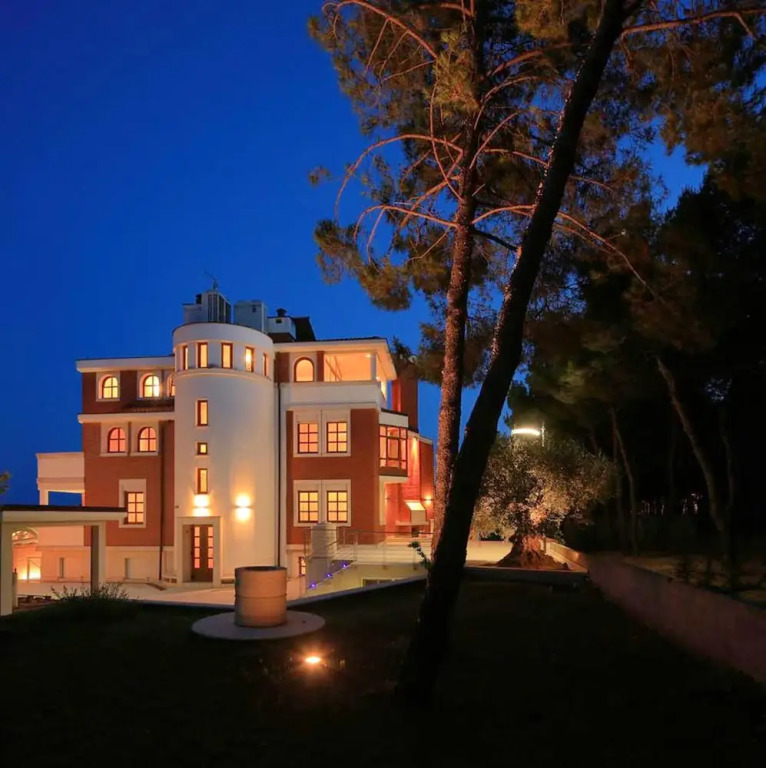 Mansion With 10 Bedrooms in Pula, With Wonderful Sea View, Terrace and Wifi - Near the Beach