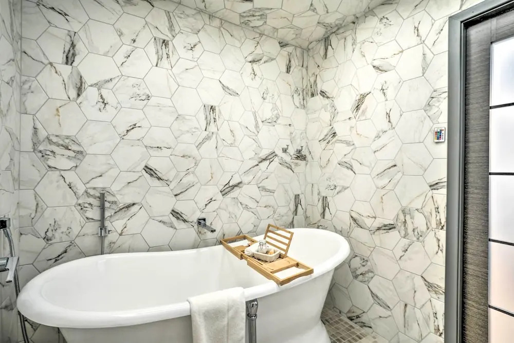 Luxury Spa Retreat: Private Courtyard & More!