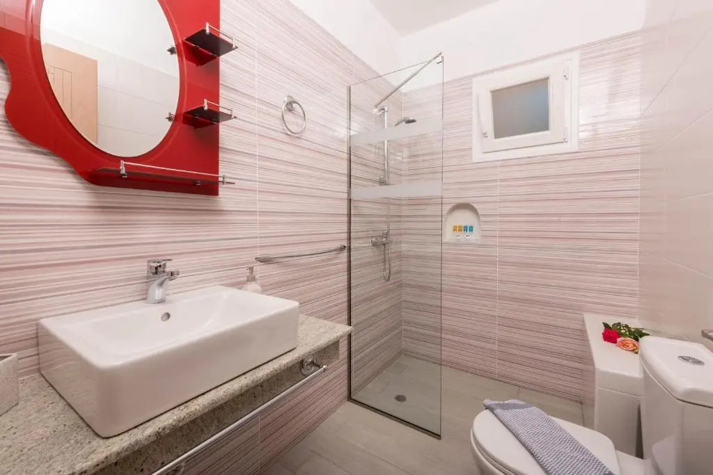 Stratos Deluxe Apartments