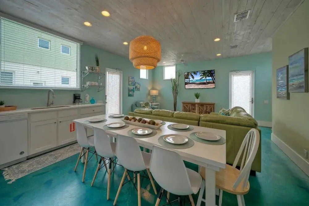 Third Sandbar & Seaglass Landing by Avantstay. Sleeps 30 2 Homes + Dual Pools + Outdoor Living Steps to Beach