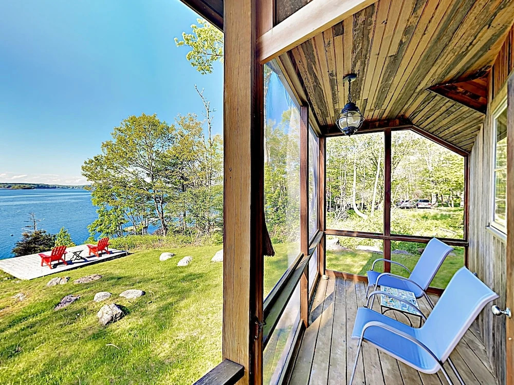 New Listing! 2 Waterfront S, Near Town 3 Bedroom Cottage