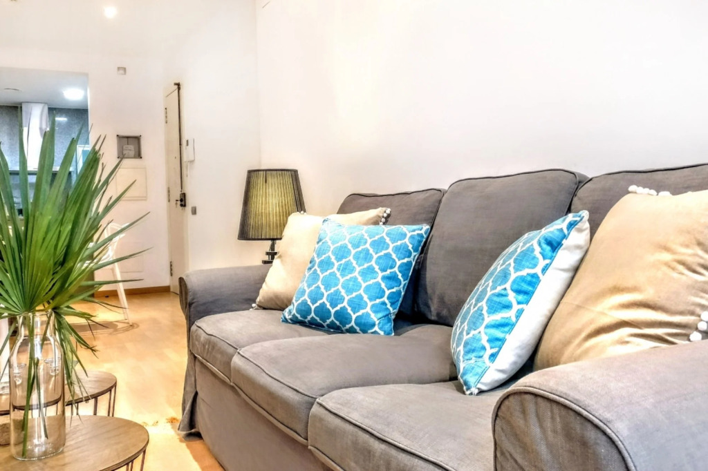 La Rambla spacious 3BR monthly rental - Parsifal