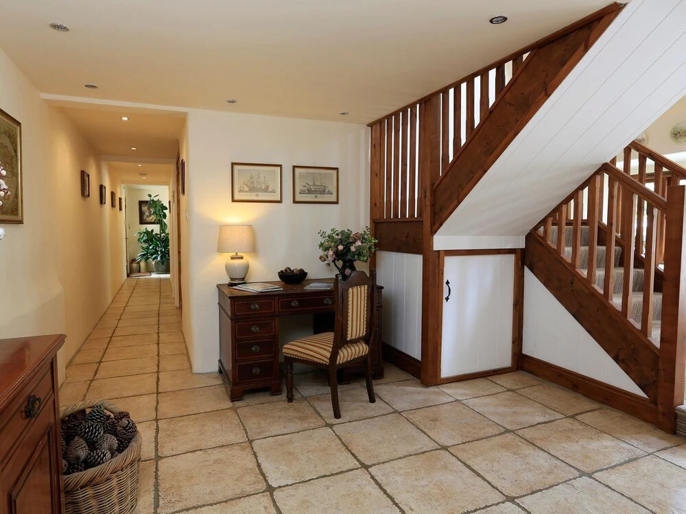 Easton Court - Large Character Barn Near Salcombe