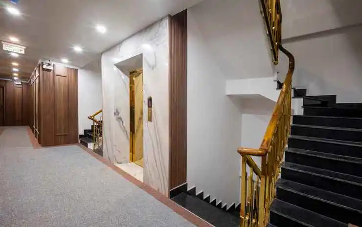 Happy Hotel