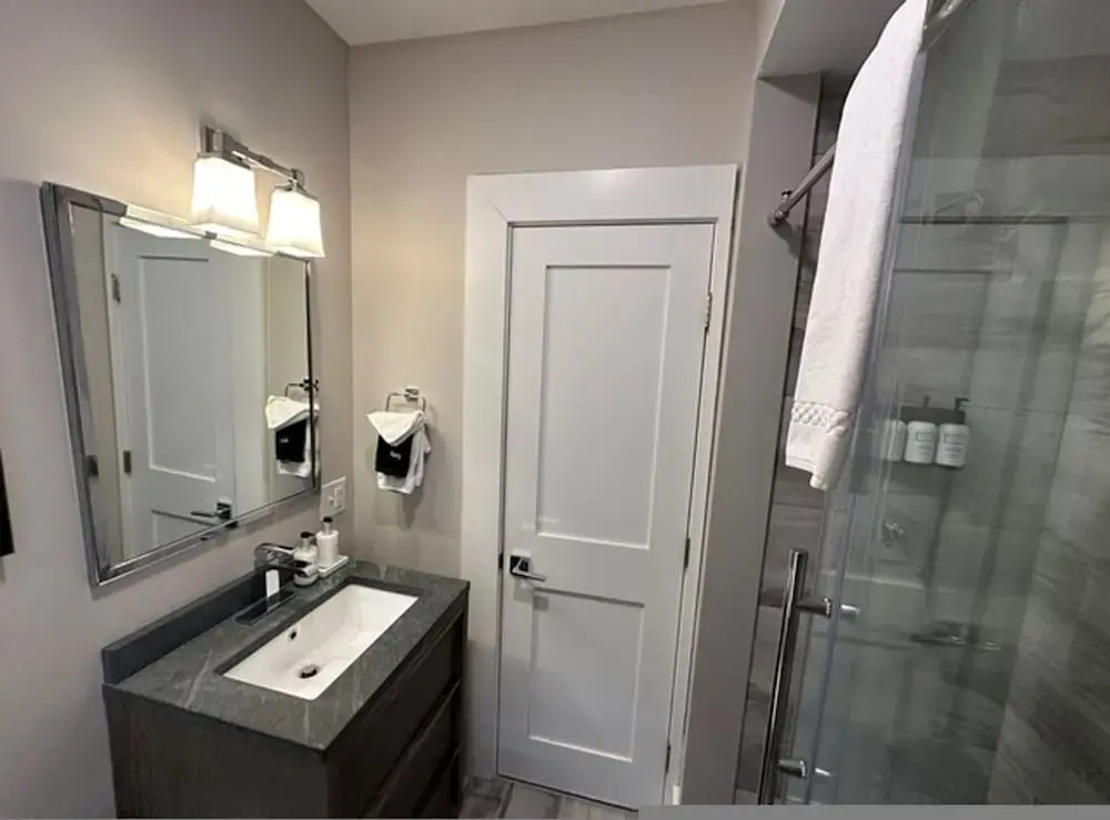 Entire Modern 7 Unit 7 Bath Boutique Inn