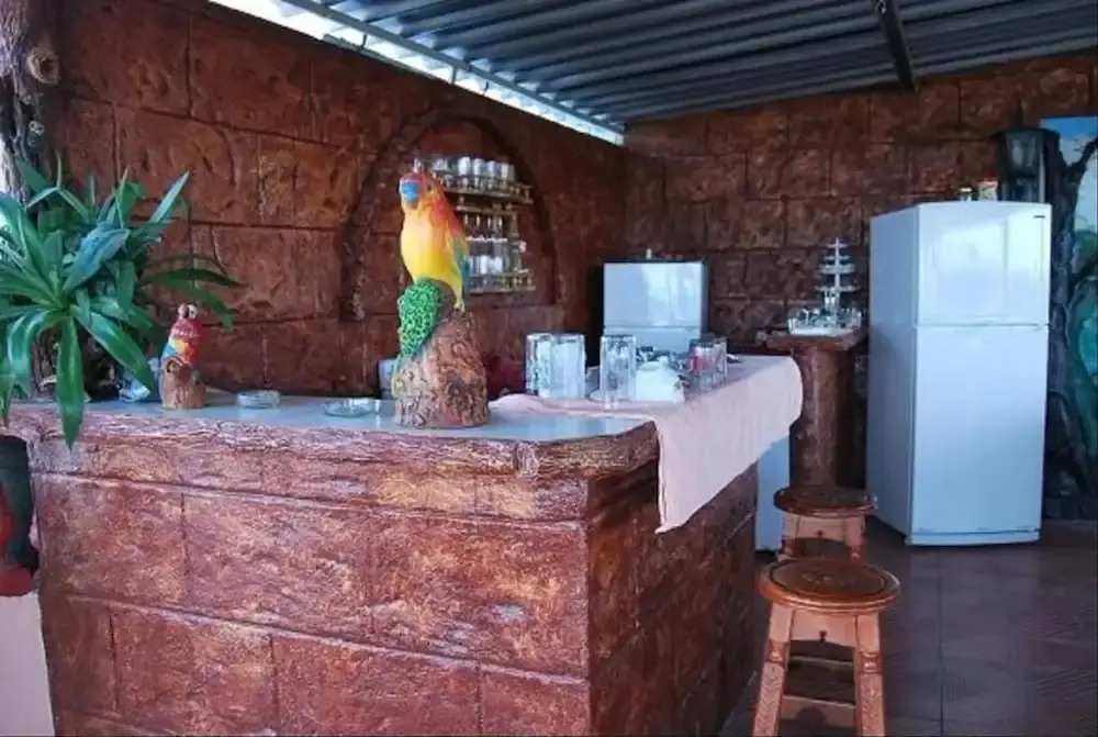 Adrianos Hostal