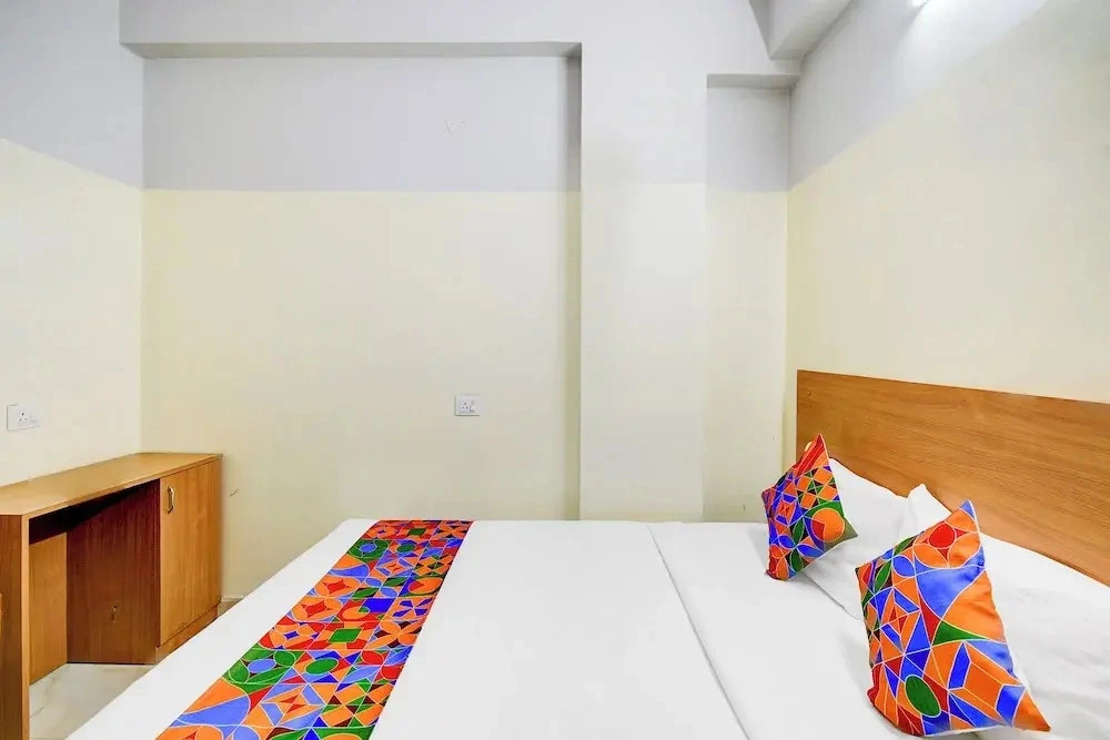 Fabhotel Golden Dreams