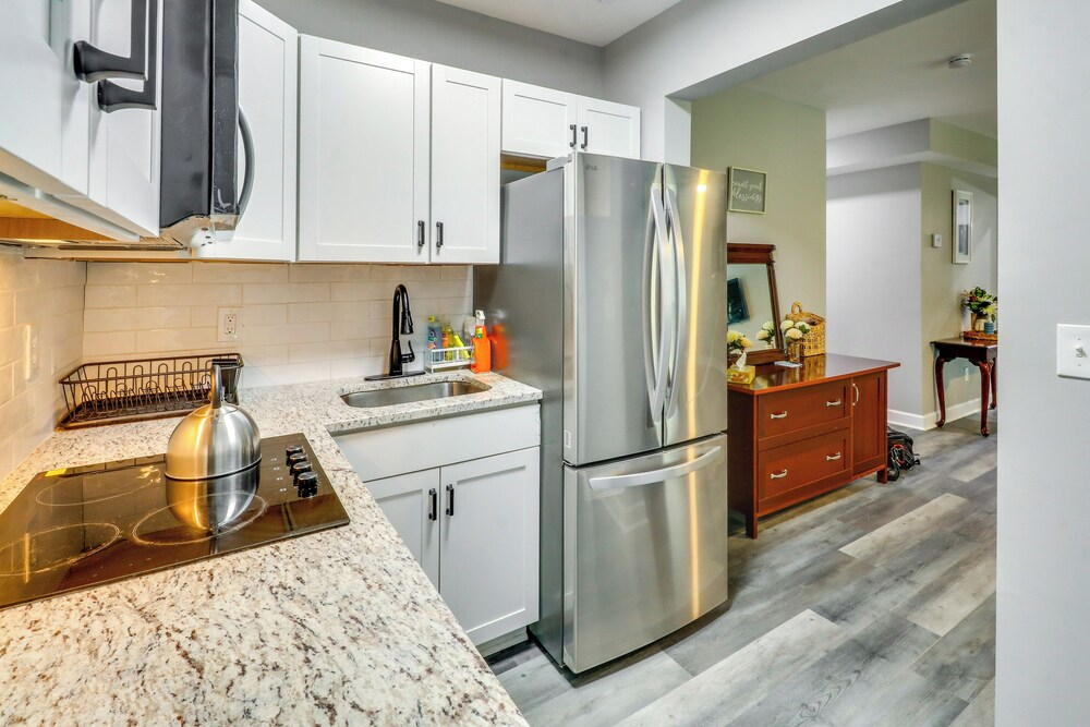 9 Mi to Downtown Atlanta: Quiet Eastside Apartment