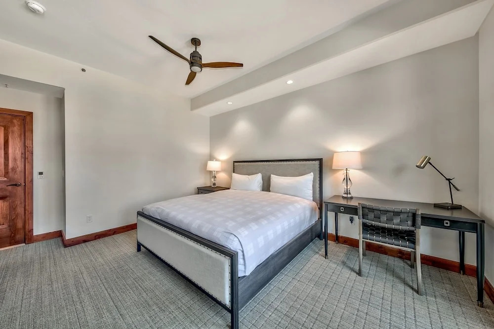 Luxury Three Bedroom Residence Steps From Heavenly Village Condo